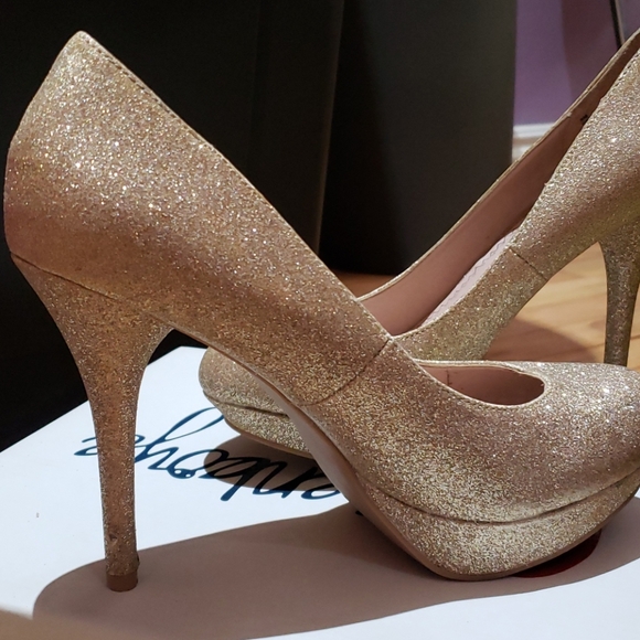 Heels - Picture 2 of 4